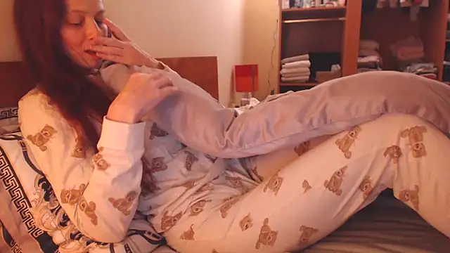 LovelyAndraGirl online show from December 20, 4:00 pm