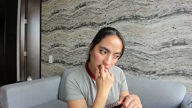 Sophi  a online show from November 7, 8:58 pm