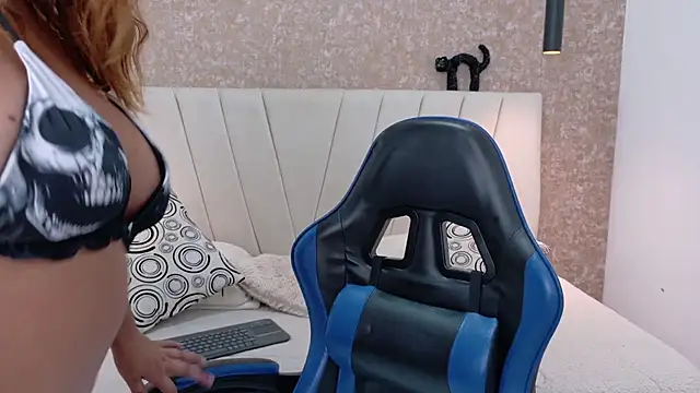 I am yours- online show from September 23, 12:58 pm