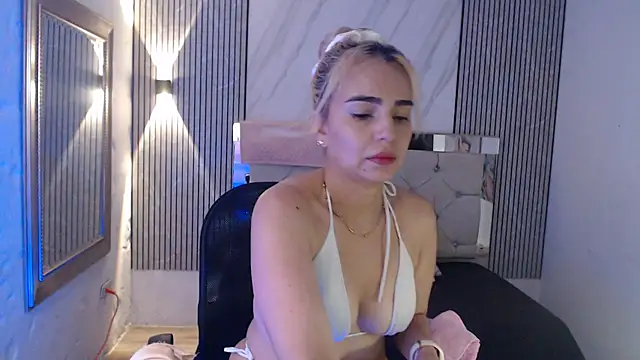 ashley  tylor online show from June 28, 7:20 pm