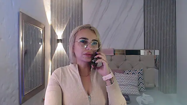 ashley  tylor online show from February 6, 1:31 am