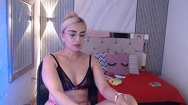 ashley  tylor online show from March 14, 4:13 am