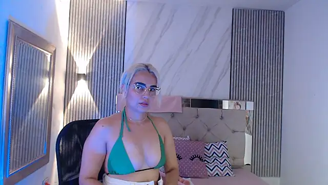 ashley  tylor online show from July 17, 7:50 pm