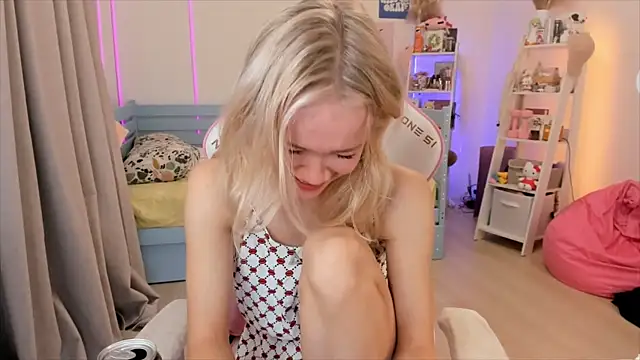 Lily Young online show from November 27, 5:54 am