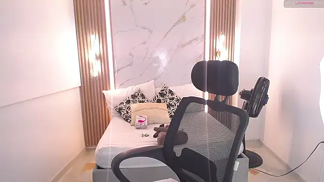 Mariana Rojas online show from July 9, 5:54 am