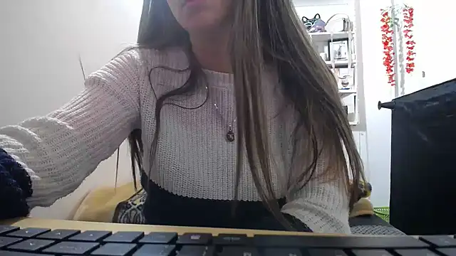 Luna girlhot  online show from June 3, 6:46 pm