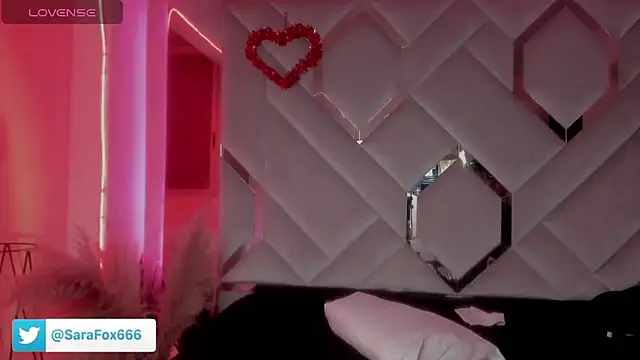 Sara Foxx1 online show from February 15, 9:47 pm