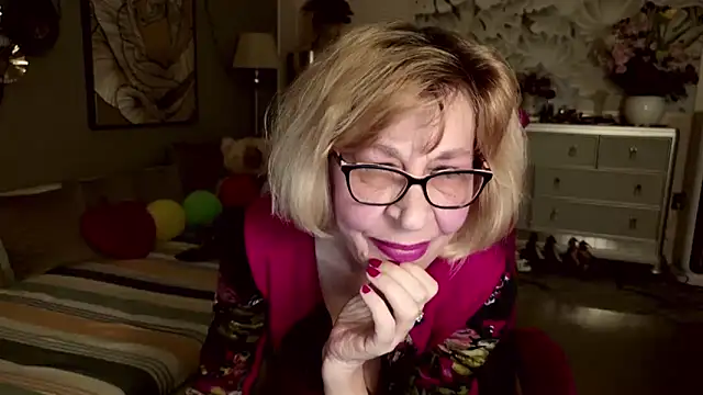 HornyMilf 555 online show from May 12, 5:16 am