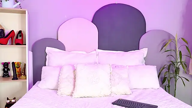 SophieGomez22 online show from August 1, 11:56 am