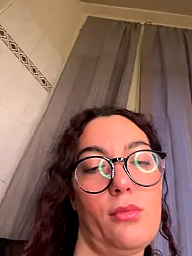 Strawberry queens online show from December 2, 4:09 pm