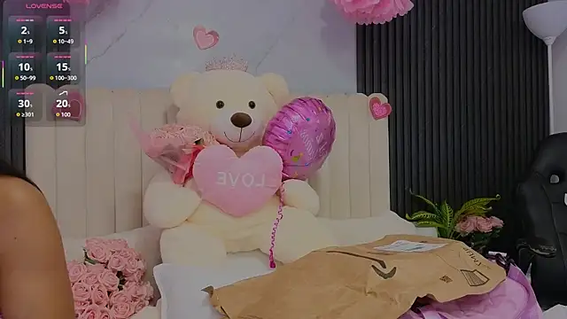 Madiee Rhea online show from April 27, 9:01 pm