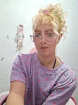 stargril2020 online show from May 5, 1:47 pm