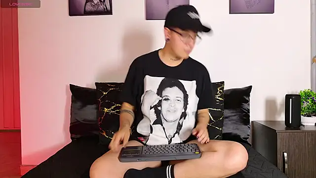 alex noa online show from June 25, 7:04 pm