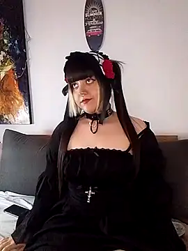 Charlotte Myers online show from June 8, 7:47 pm