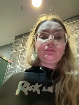 Teya moon  online show from March 18, 11:59 am