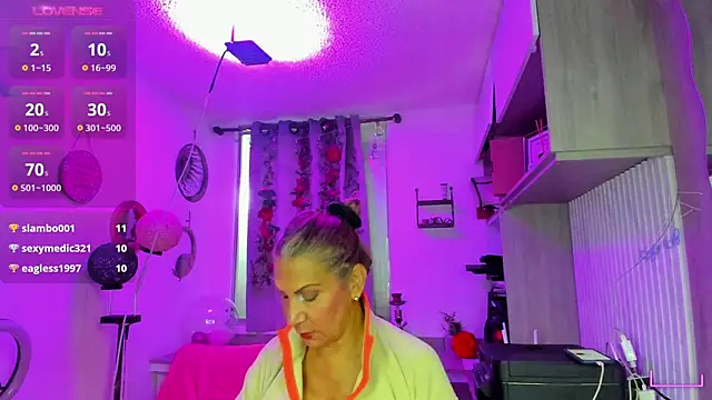  cristal ayala online show from June 14, 2:24 am
