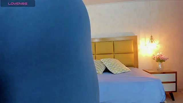 LARSONMIA online show from October 31, 12:42 pm