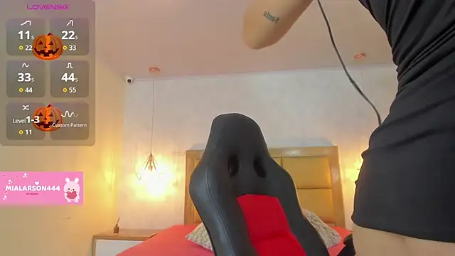 LARSONMIA online show from October 23, 12:22 pm