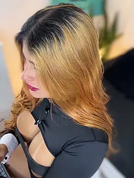 Amber Martins  online show from February 16, 9:20 am