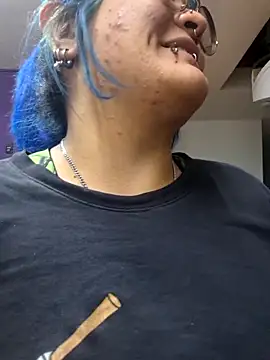 lucky-leah online show from April 29, 4:38 am