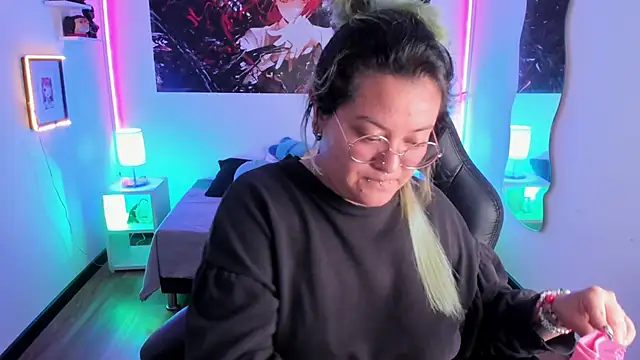 lucky-leah online show from November 14, 4:45 am