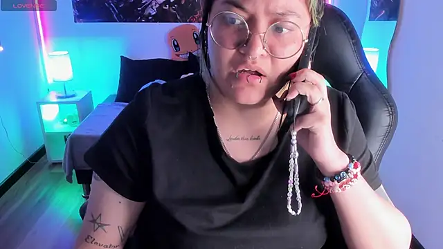 lucky-leah online show from November 29, 4:27 am