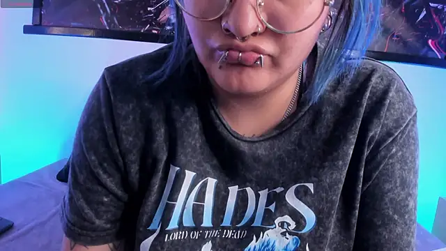 lucky-leah online show from May 3, 4:38 am