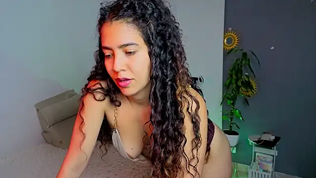 Maithe Perroni online show from February 4, 12:35 am