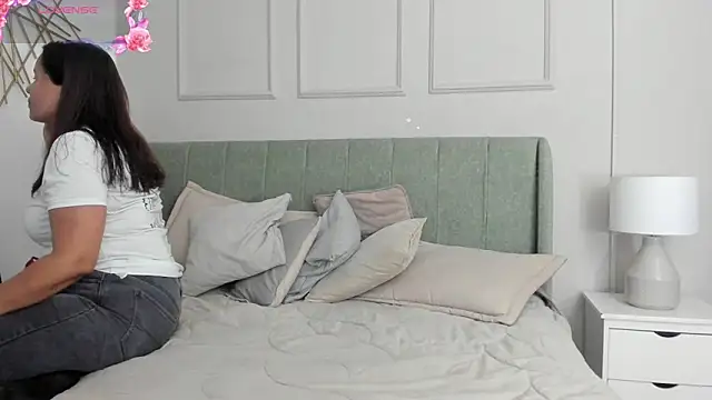 Sussanewolf online show from March 9, 12:30 pm