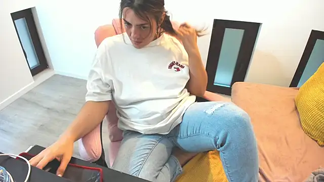 Dyana Kaylinn online show from November 16, 5:42 am