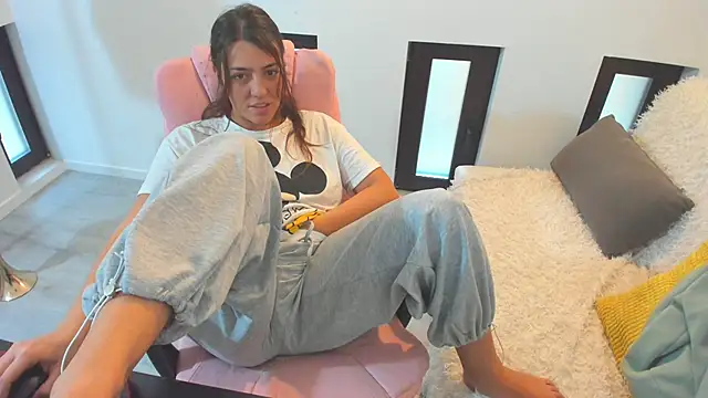 Dyana Kaylinn online show from December 3, 7:33 am