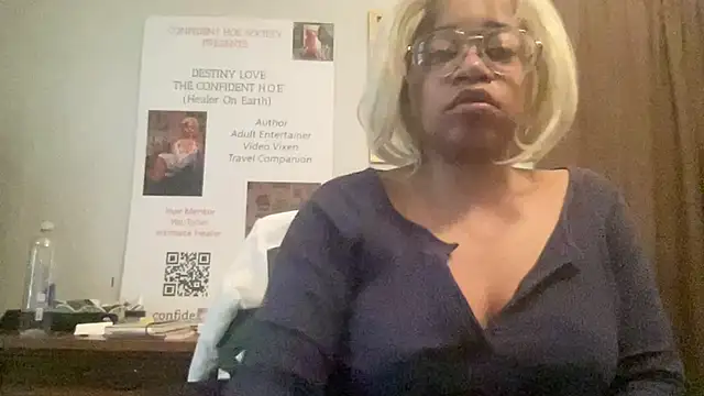 MommyConfident online show from April 25, 6:05 pm
