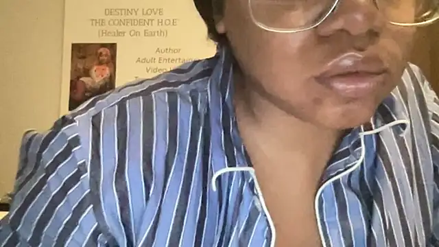 MommyConfident online show from May 9, 10:56 pm