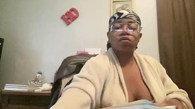 MommyConfident online show from October 28, 1:06 pm