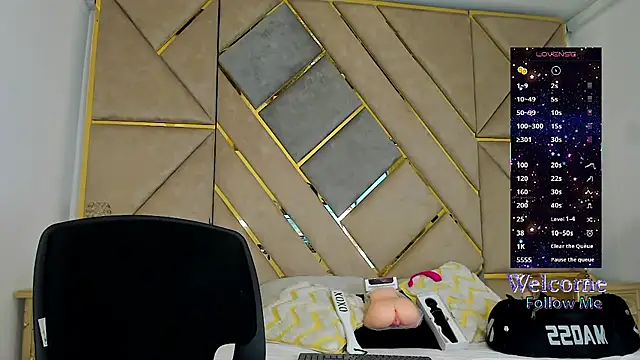 AmberAdams  online show from November 11, 2:25 pm