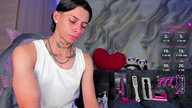 AmberAdams  online show from April 30, 7:30 pm