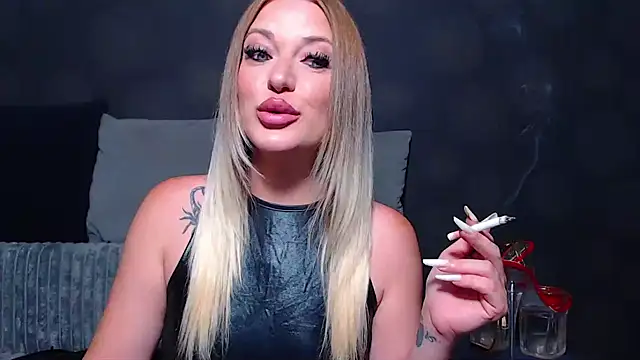 GodessJulia online show from July 19, 5:10 am