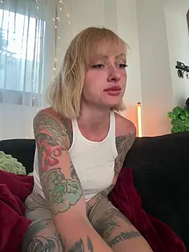 haileyhope  online show from May 16, 4:28 pm