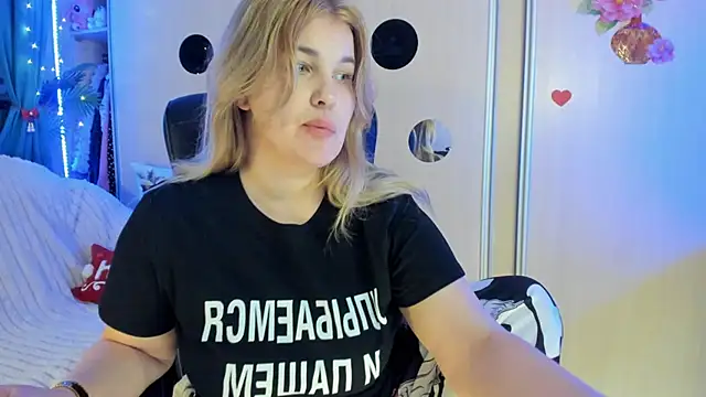 CoraSwon online show from January 5, 5:27 pm