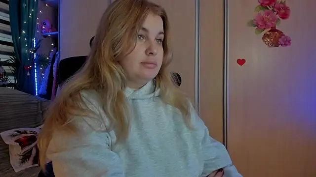 CoraSwon online show from December 23, 7:45 am