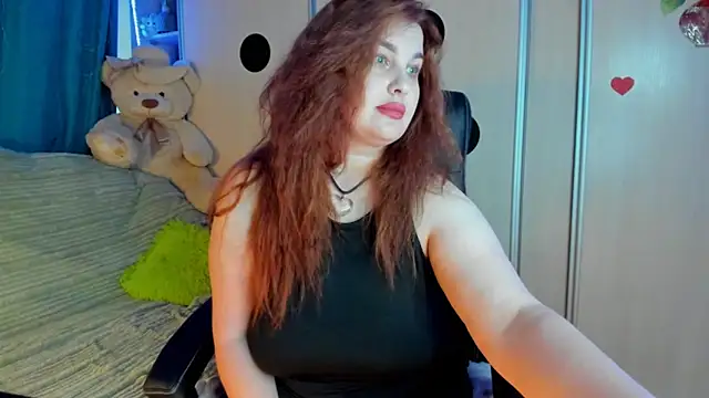 CoraSwon online show from June 12, 3:09 pm