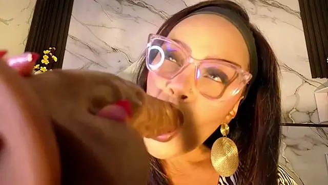 AmberNix online show from July 4, 7:32 pm