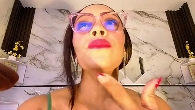AmberNix online show from July 6, 2:22 pm