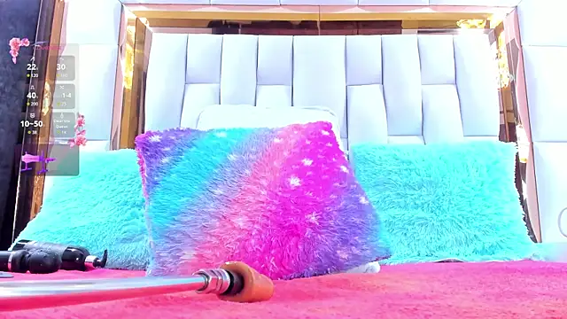RileySweett online show from June 4, 2:43 pm