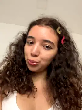 uniquerossie online show from December 1, 9:24 am