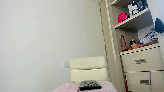 shantallhotxx online show from July 6, 3:03 pm