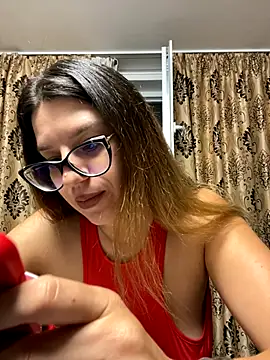 NadiraNoor online show from September 13, 9:45 pm