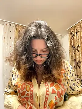 NadiraNoor online show from March 5, 11:00 pm