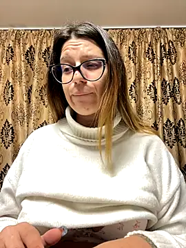 NadiraNoor online show from October 15, 9:39 pm