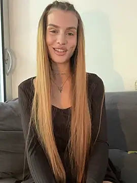EmiliaCatalina online show from July 15, 6:01 pm